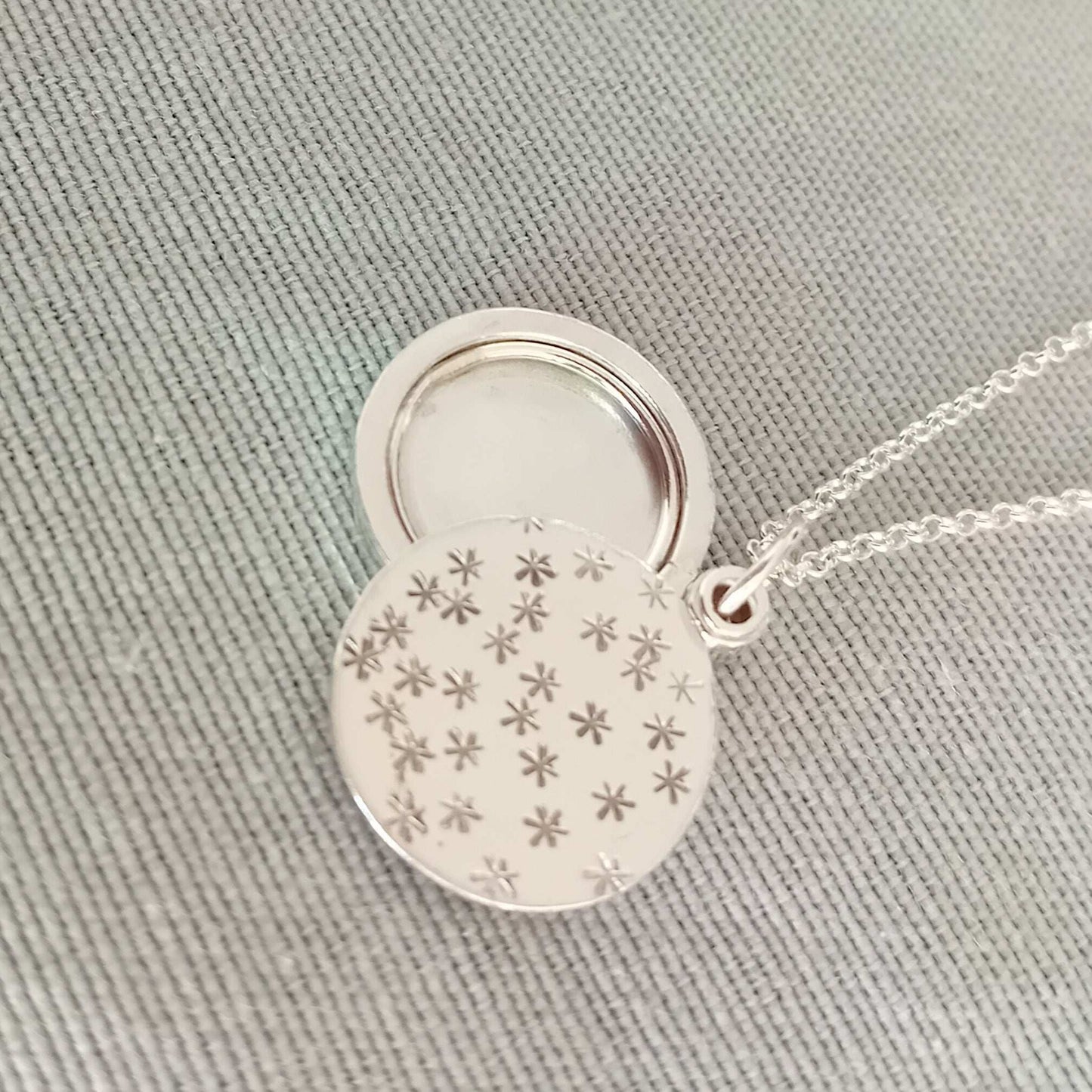 Sterling Silver Star Textured Swing Hinge Locket