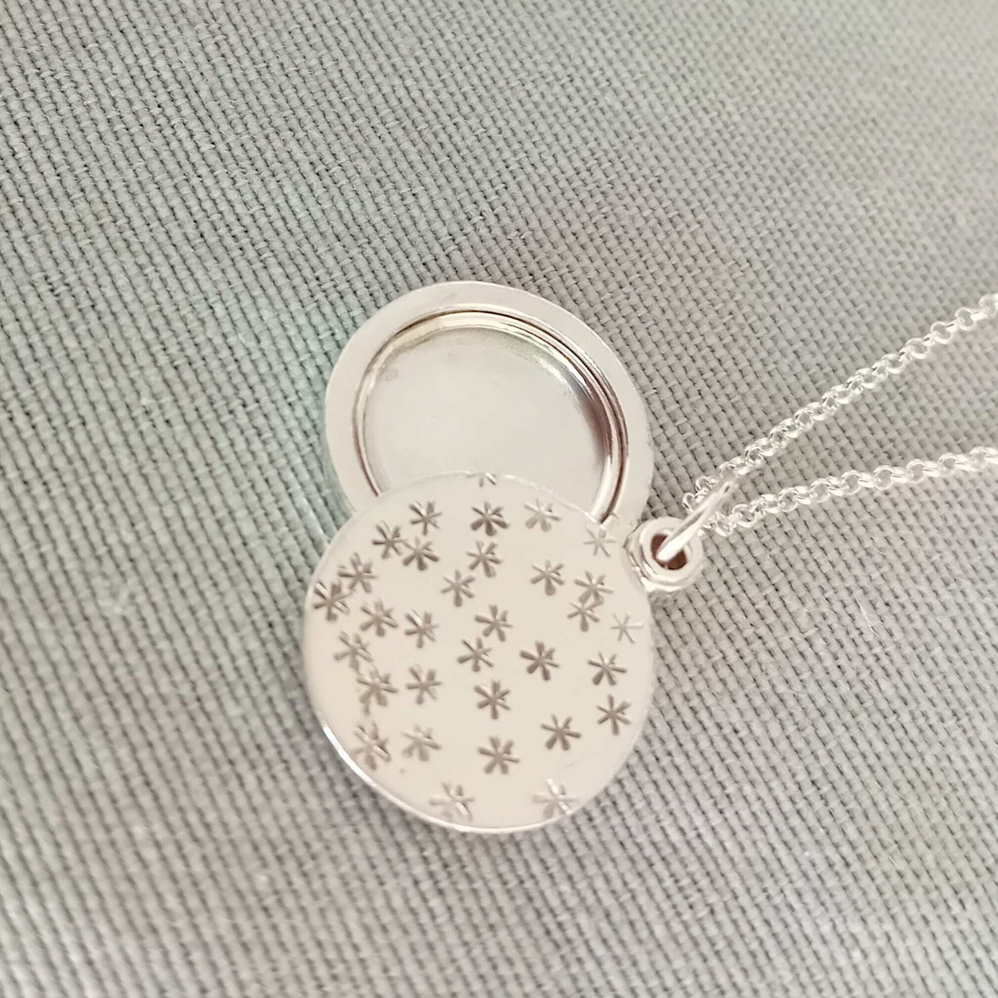 Sterling Silver Star Textured Swing Hinge Locket